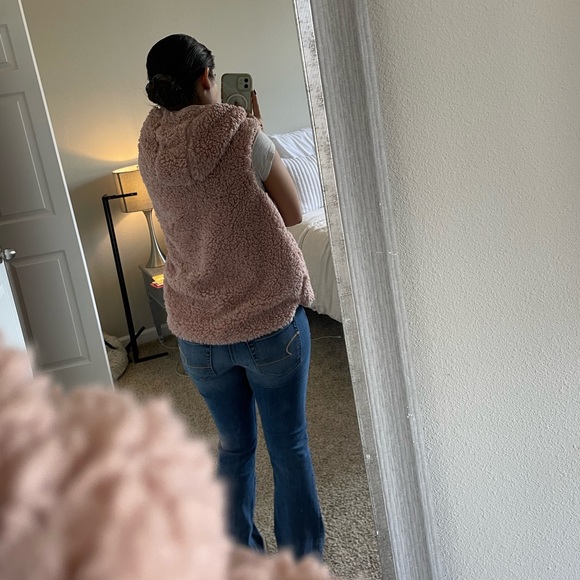 Pink women’s fuzzy vest with hood - Picture 5 of 10